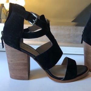 Hinge black heeled sandals